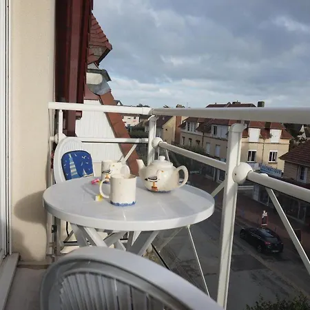 2 Pieces Avec Piscine Et Parking Prive, Proche Plage, - Fr-1-465-26 דירה *