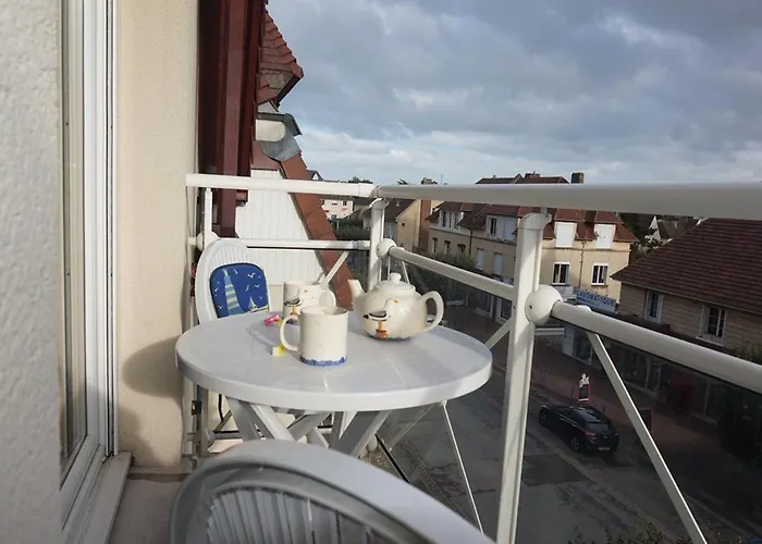 2 Pieces Avec Piscine Et Parking Prive, Proche Plage, - Fr-1-465-26 Apartment *